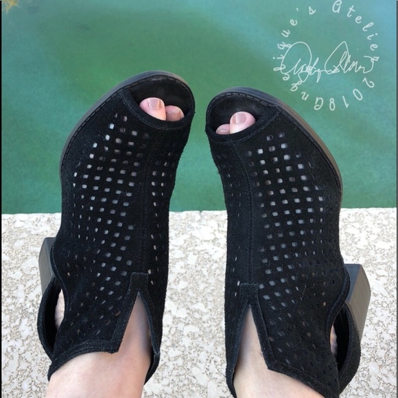 Tessa Suede Peep Toe booties - Picture 4 of 6